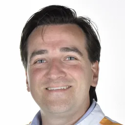 Portretfoto van Dr. Paulusma, plastisch chirurg bij het Maasstad